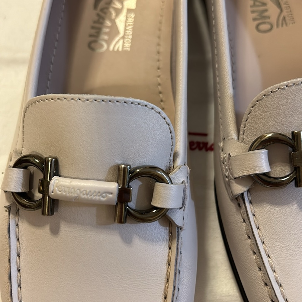 Salvatore Ferragamo Maribor1 slip ons loafers Shoes Cream Beige Flats: 7.5 2A